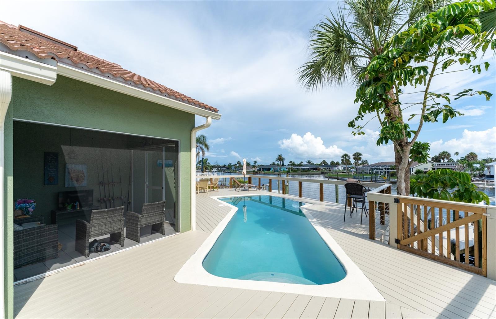 Listing photo id 40 for 835 Symphony Isles Boulevard