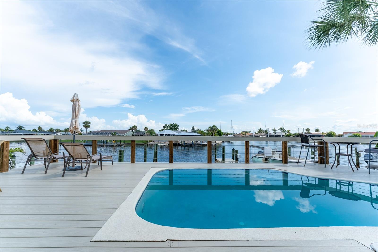 Listing photo id 41 for 835 Symphony Isles Boulevard