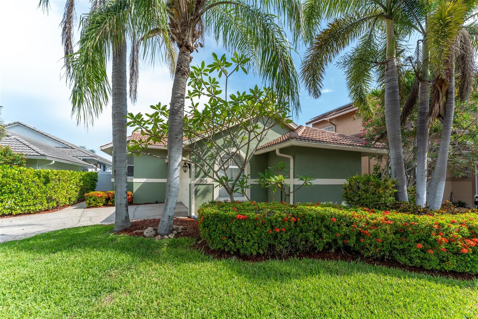 Listing photo id 6 for 835 Symphony Isles Boulevard