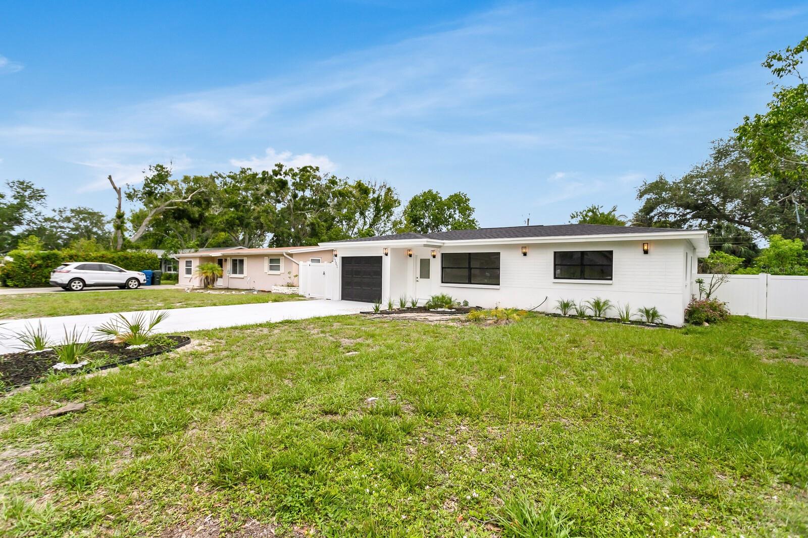 Image 31 of 37 For 3381 19th Place Sw