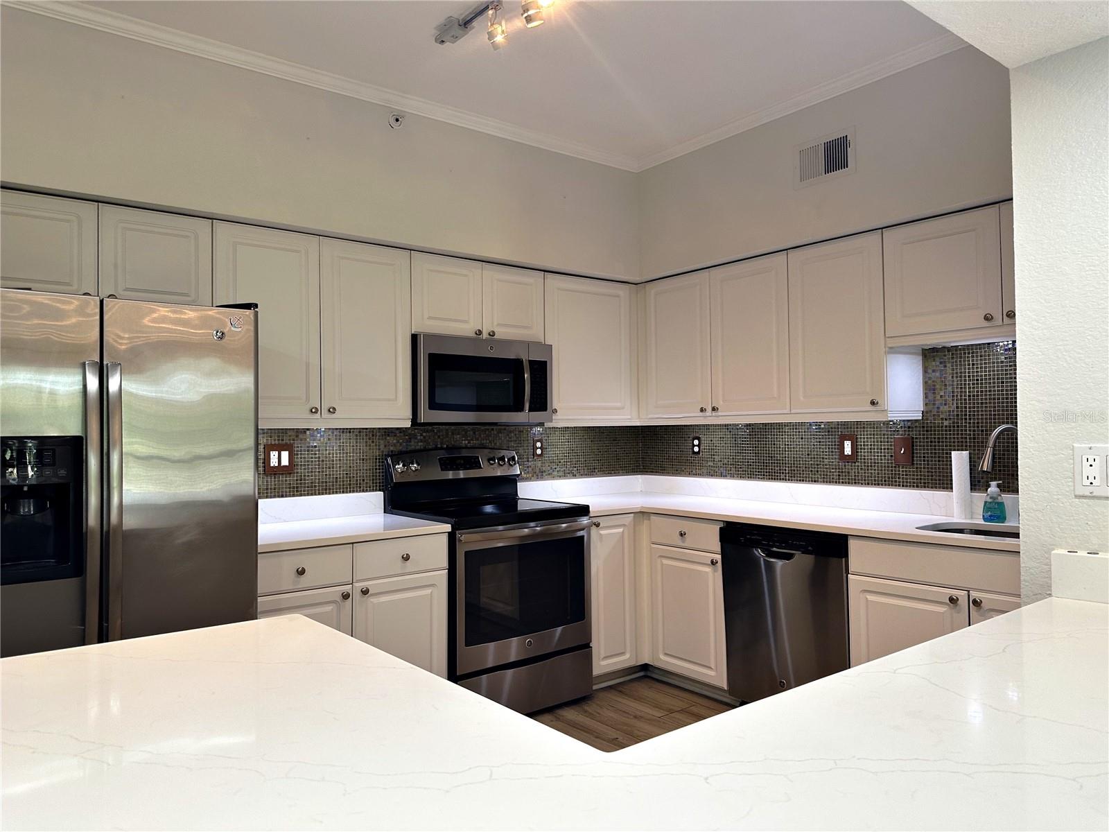 Image 10 of 40 For 410 Armenia Avenue 926