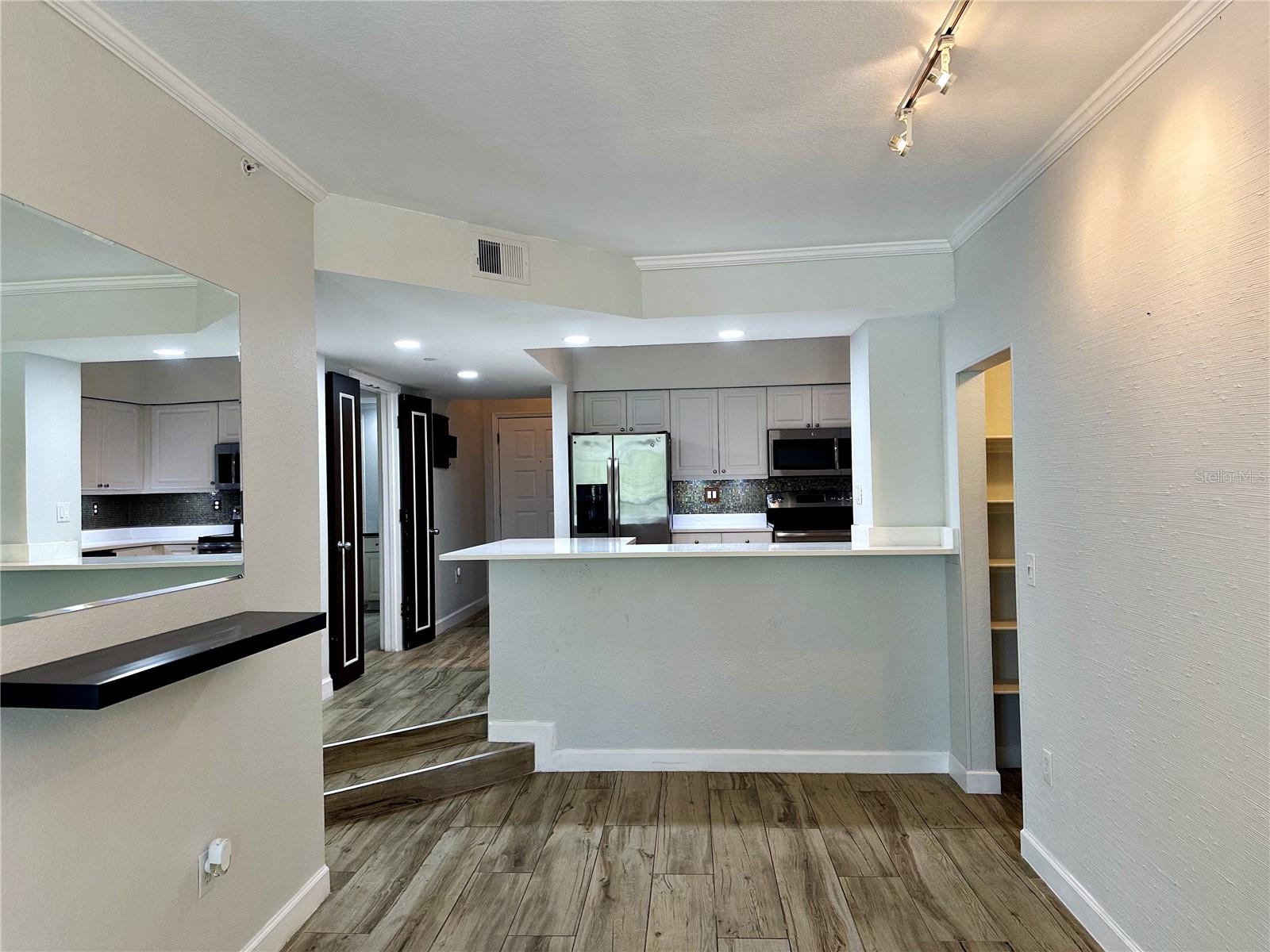 Image 6 of 40 For 410 Armenia Avenue 926