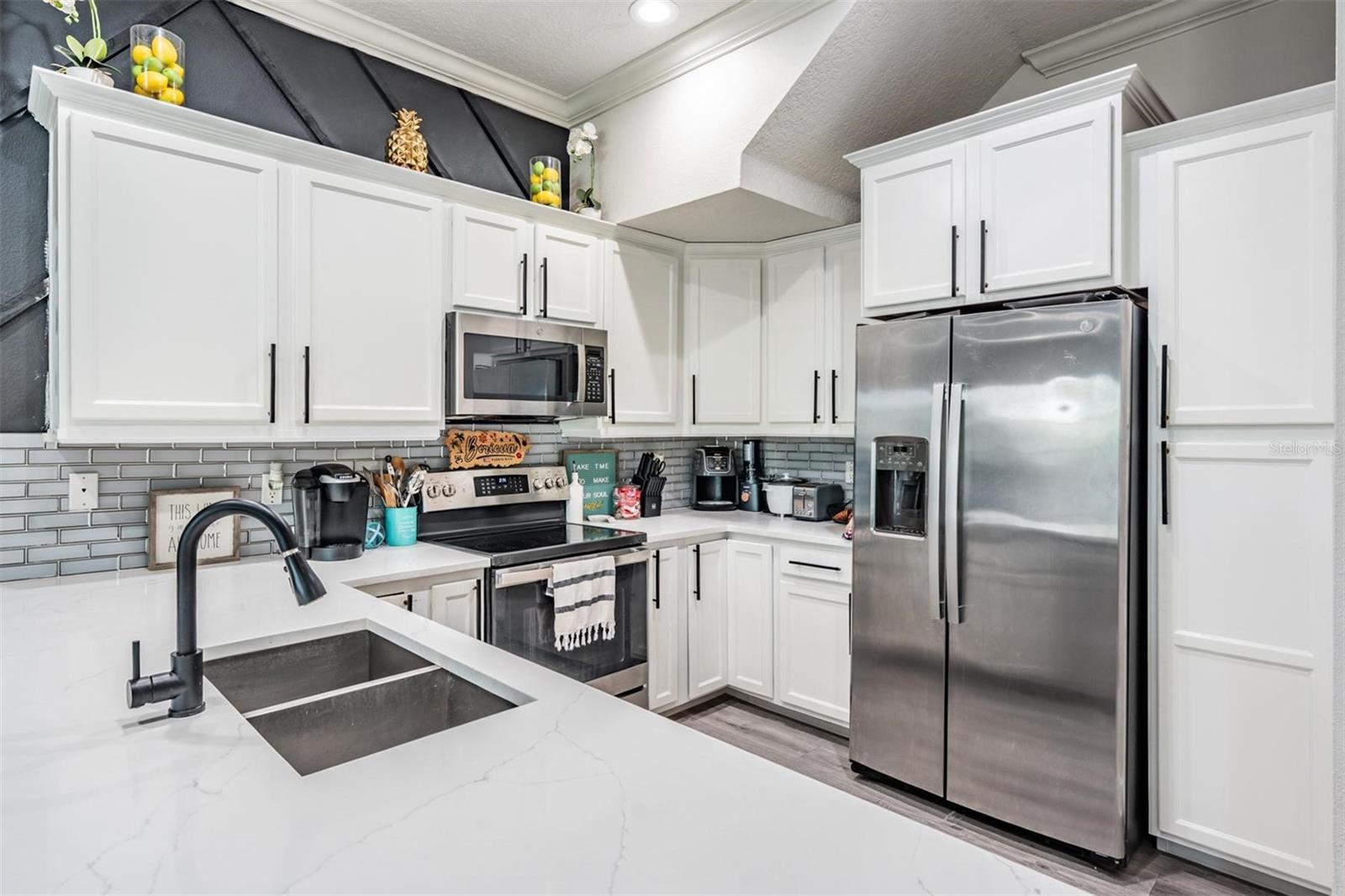Image 10 of 28 For 3210 Horatio Street 9