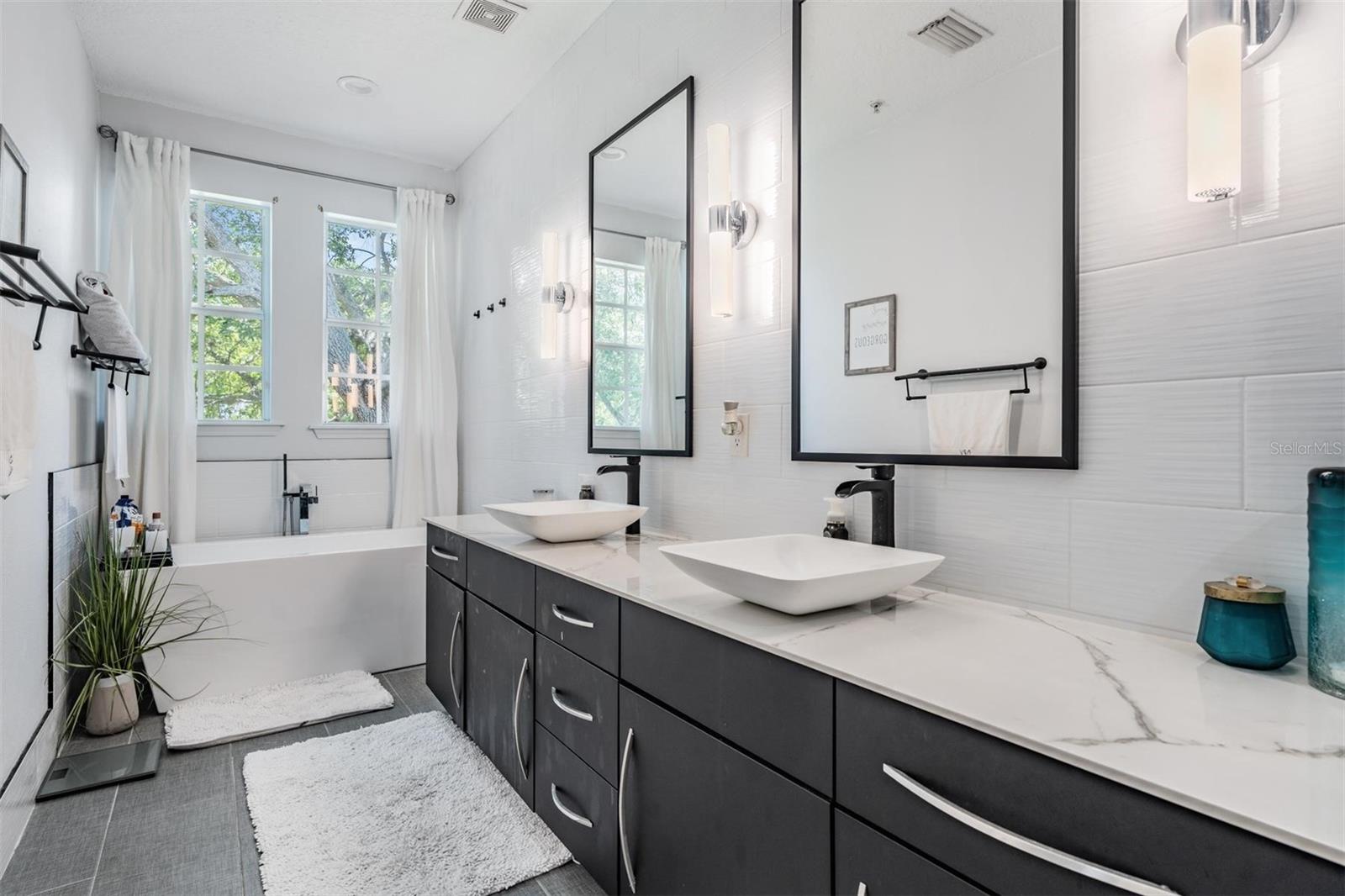 Image 17 of 28 For 3210 Horatio Street 9