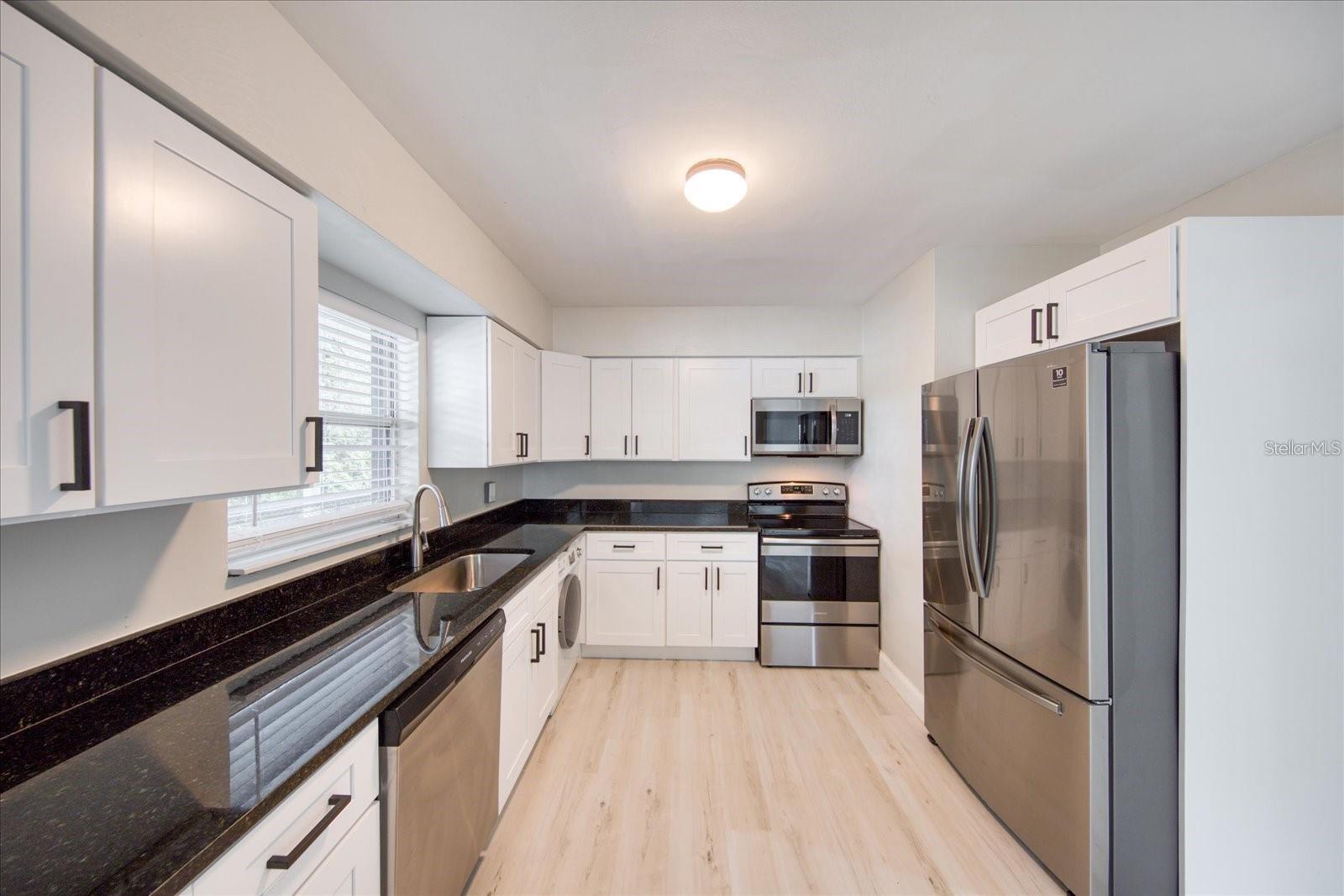 Image 8 of 23 For 662 Union Street B