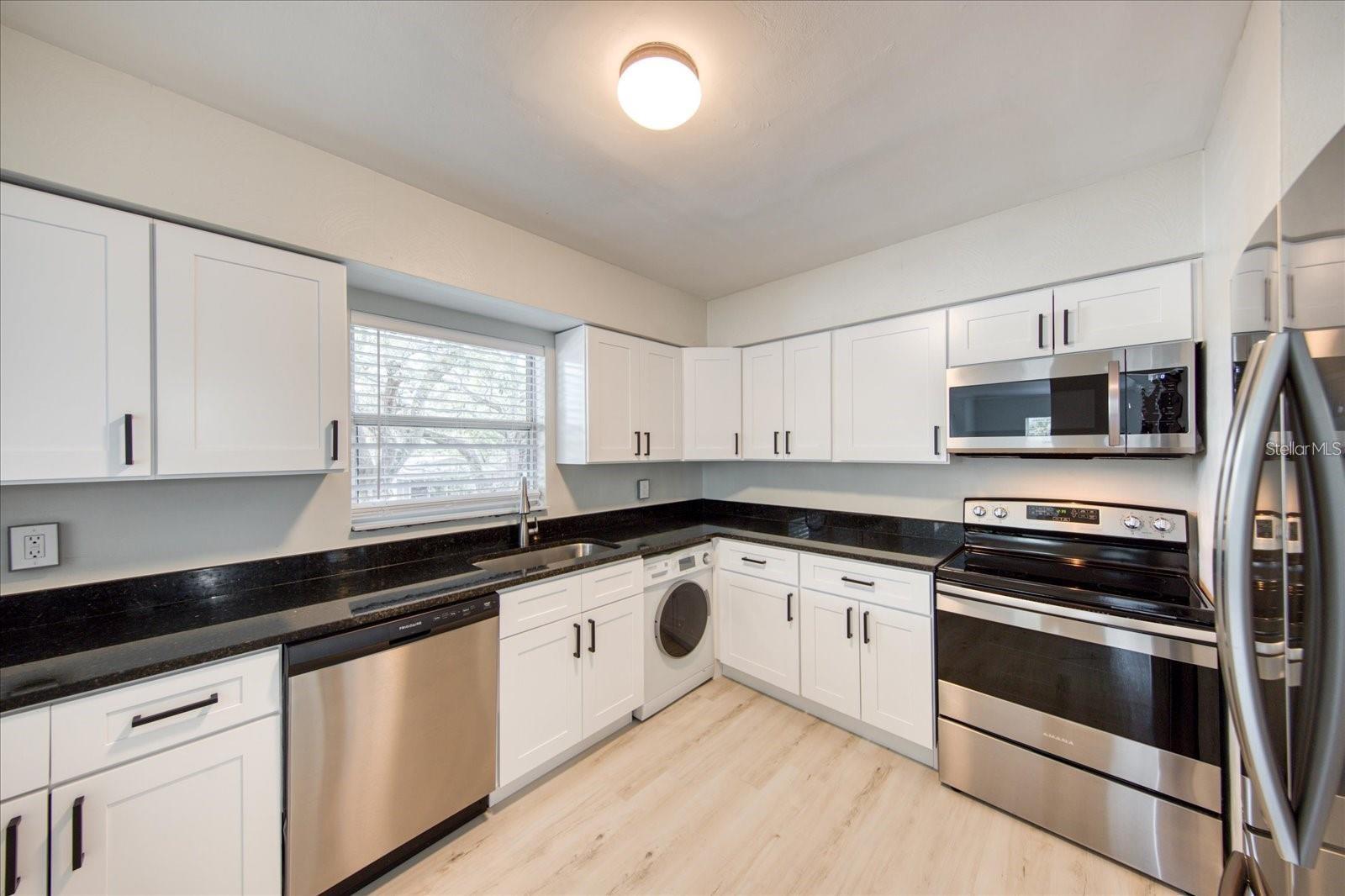 Image 9 of 23 For 662 Union Street B