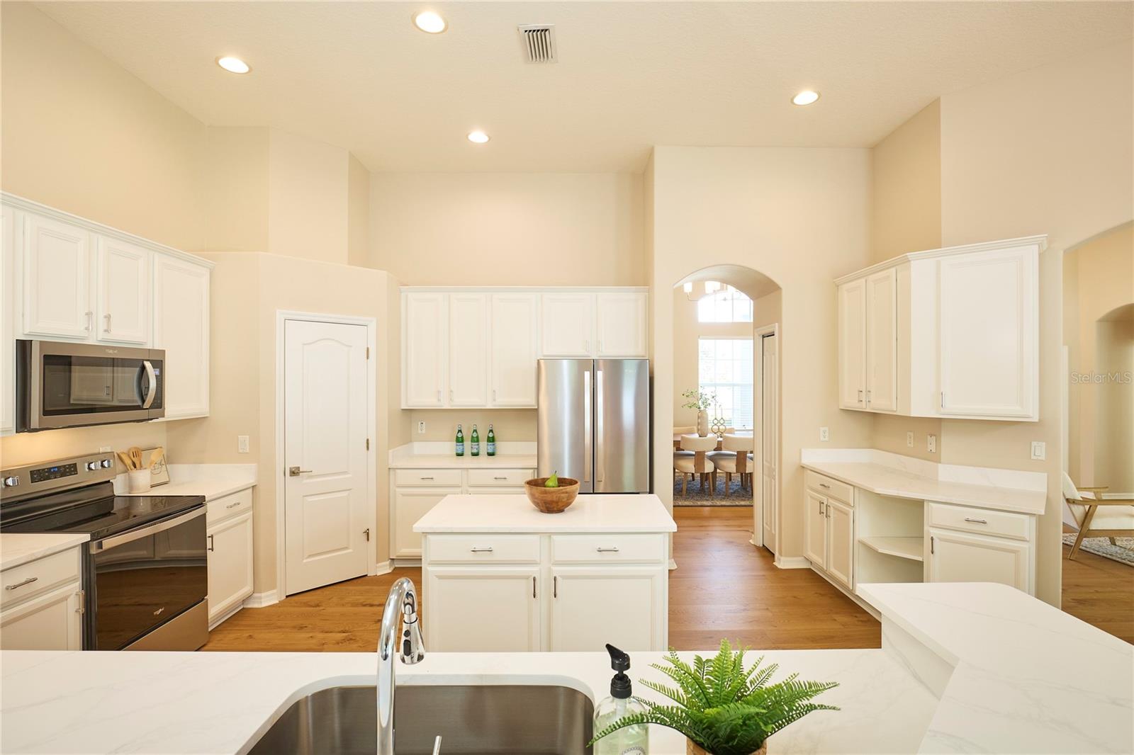 Image 30 of 62 For 15412 Carrillon Estates Boulevard