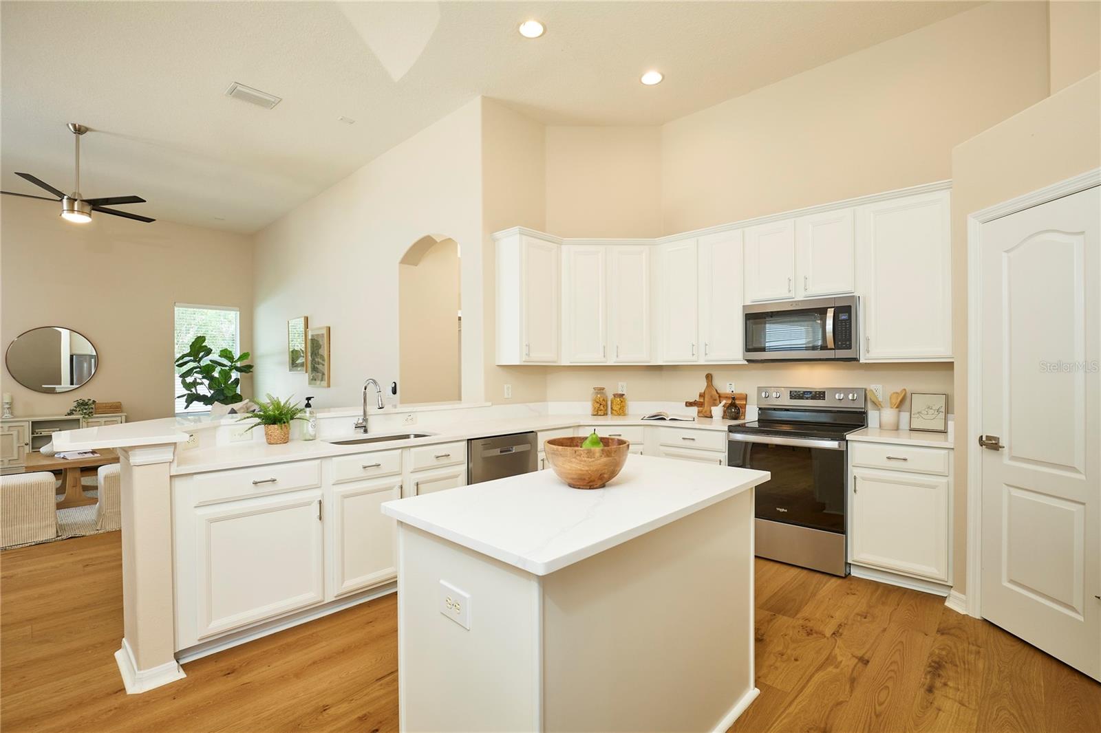 Image 32 of 62 For 15412 Carrillon Estates Boulevard