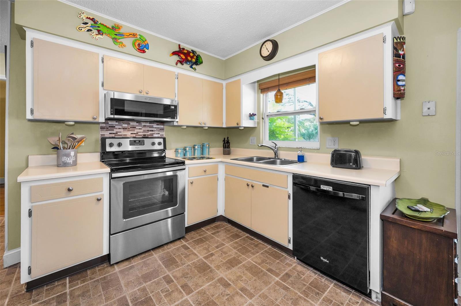 Image 12 of 46 For 11236 116th Street