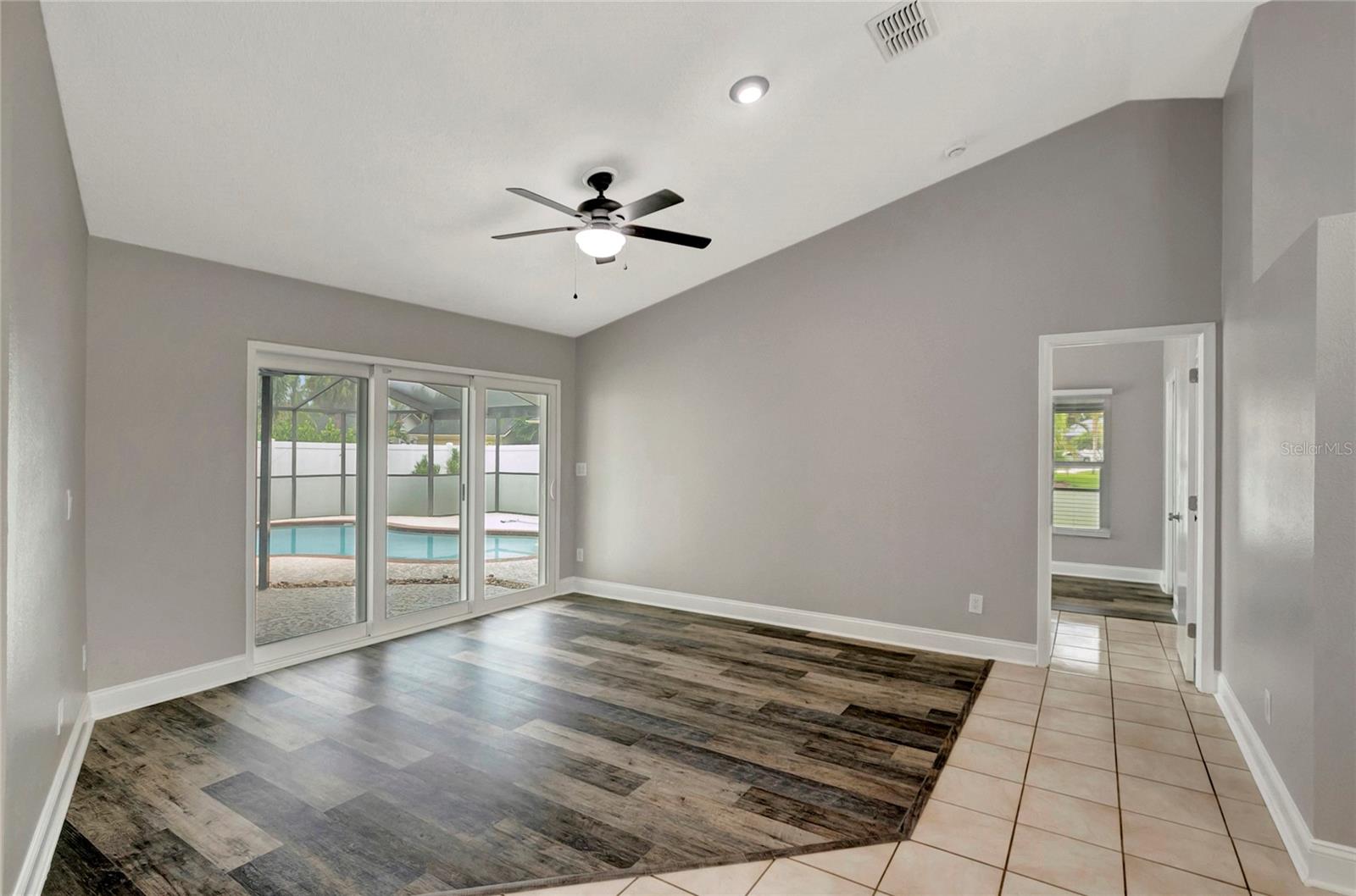 Listing photo id 8 for 8635 Chadwick Drive