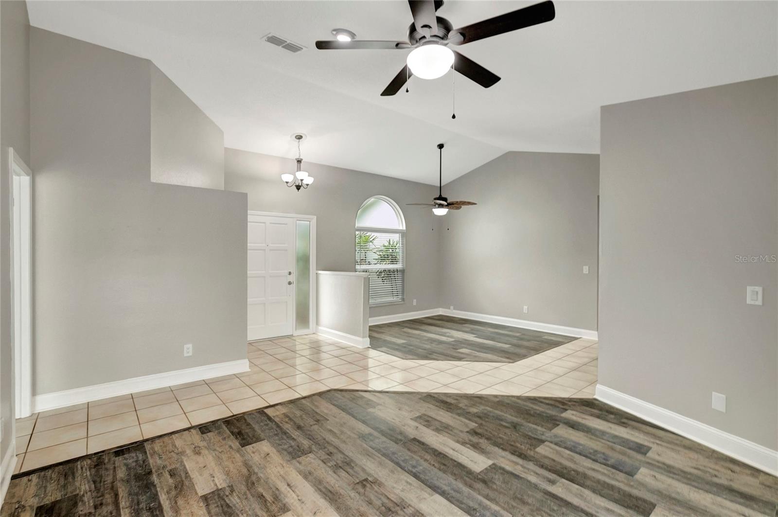 Listing photo id 10 for 8635 Chadwick Drive