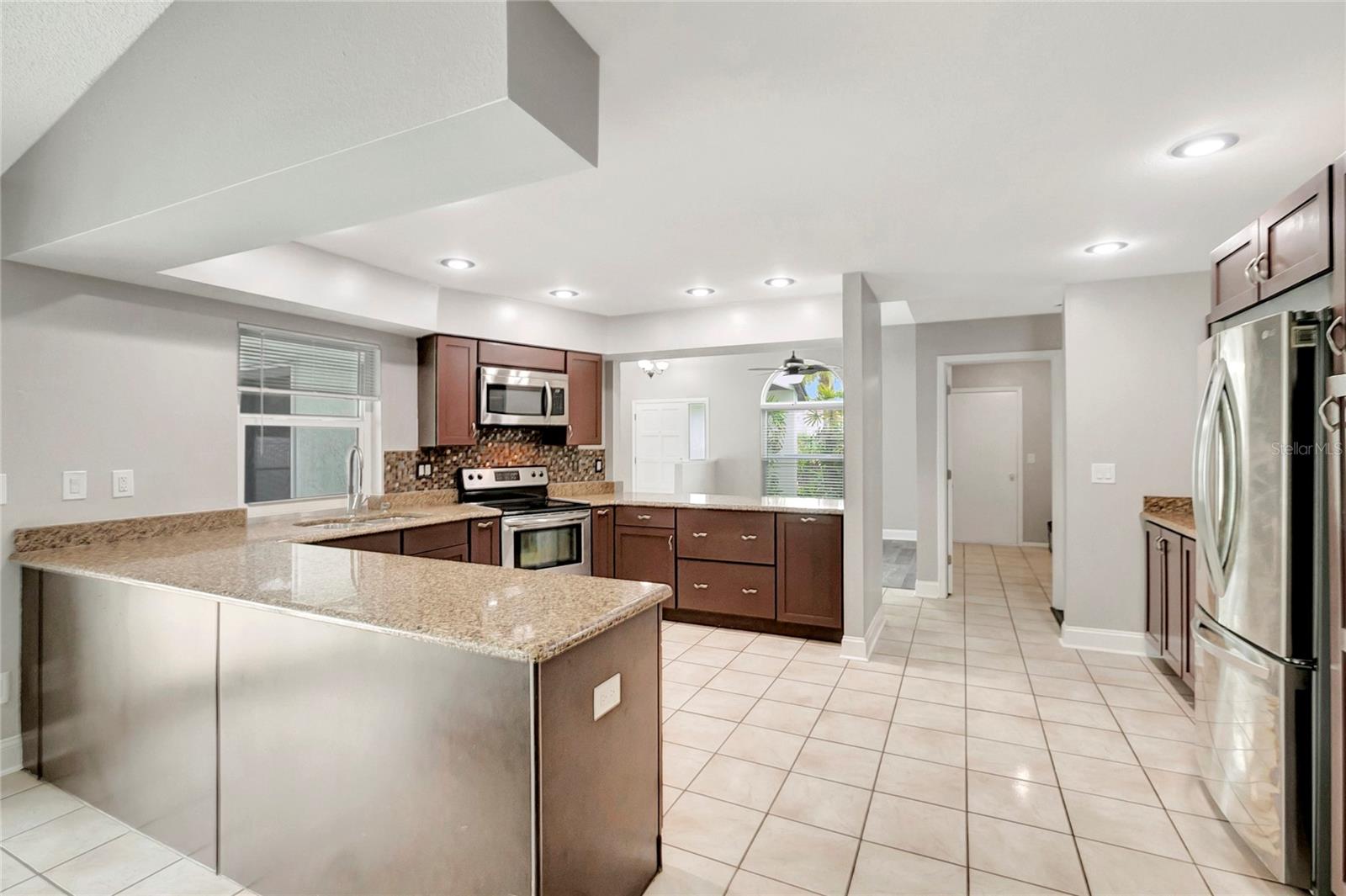 Listing photo id 13 for 8635 Chadwick Drive