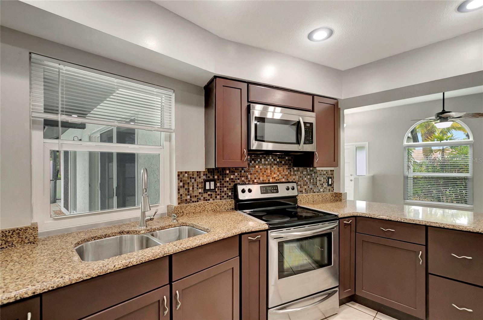 Listing photo id 15 for 8635 Chadwick Drive