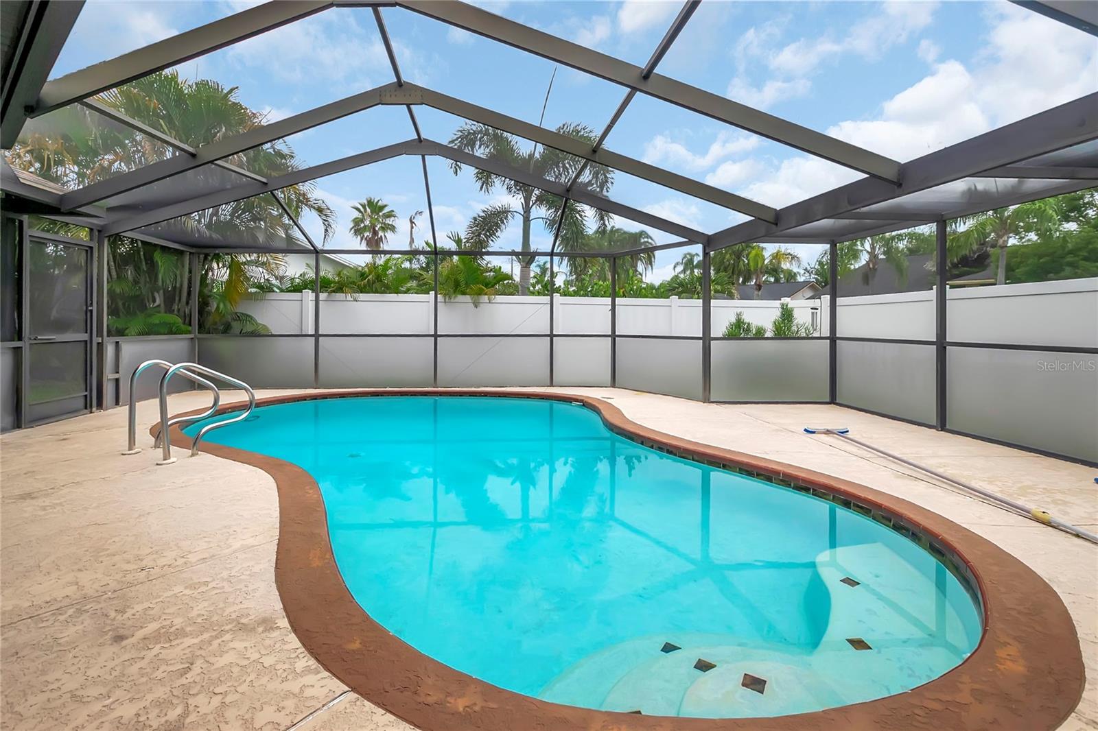 Listing photo id 34 for 8635 Chadwick Drive