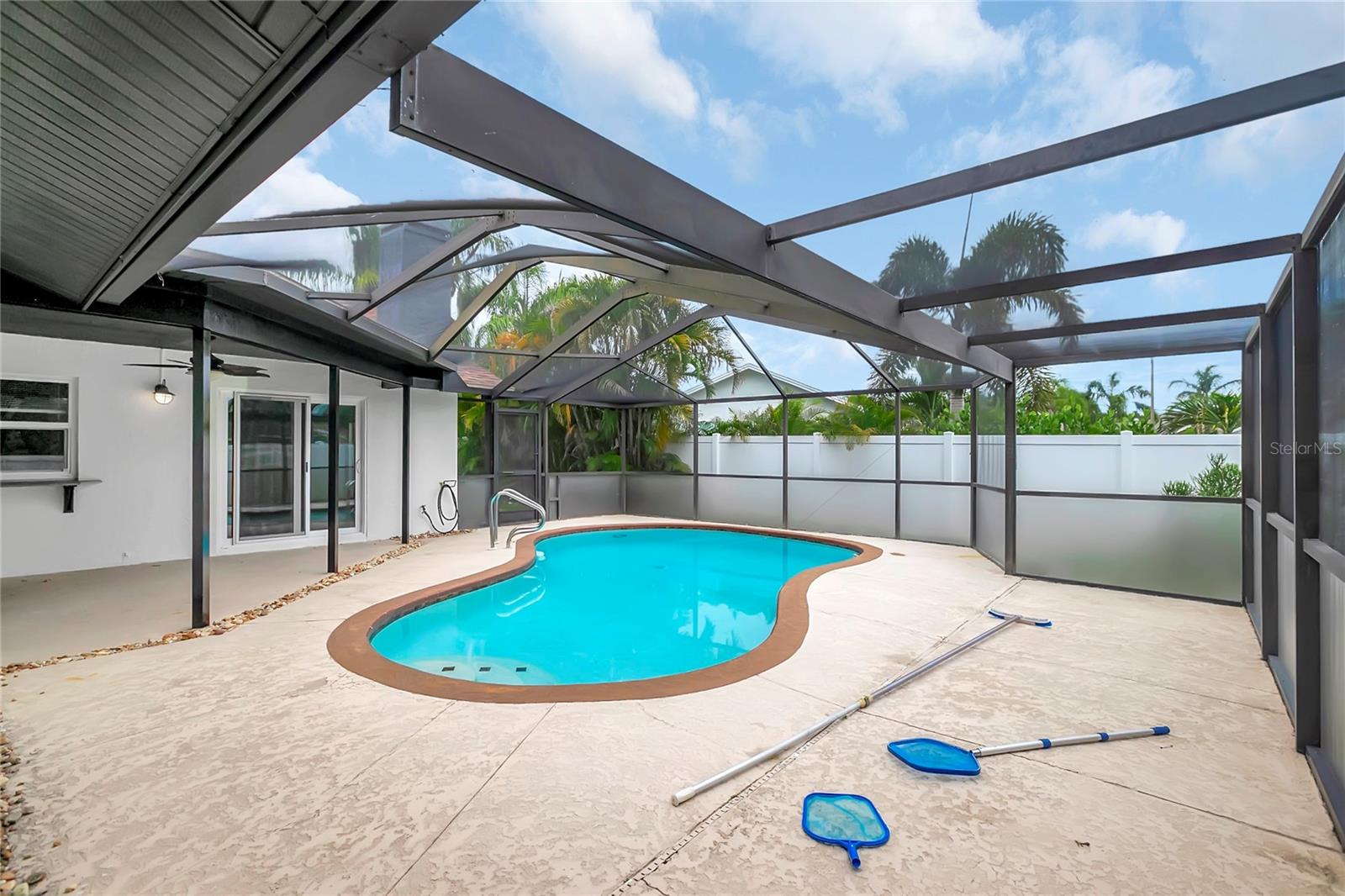 Listing photo id 35 for 8635 Chadwick Drive