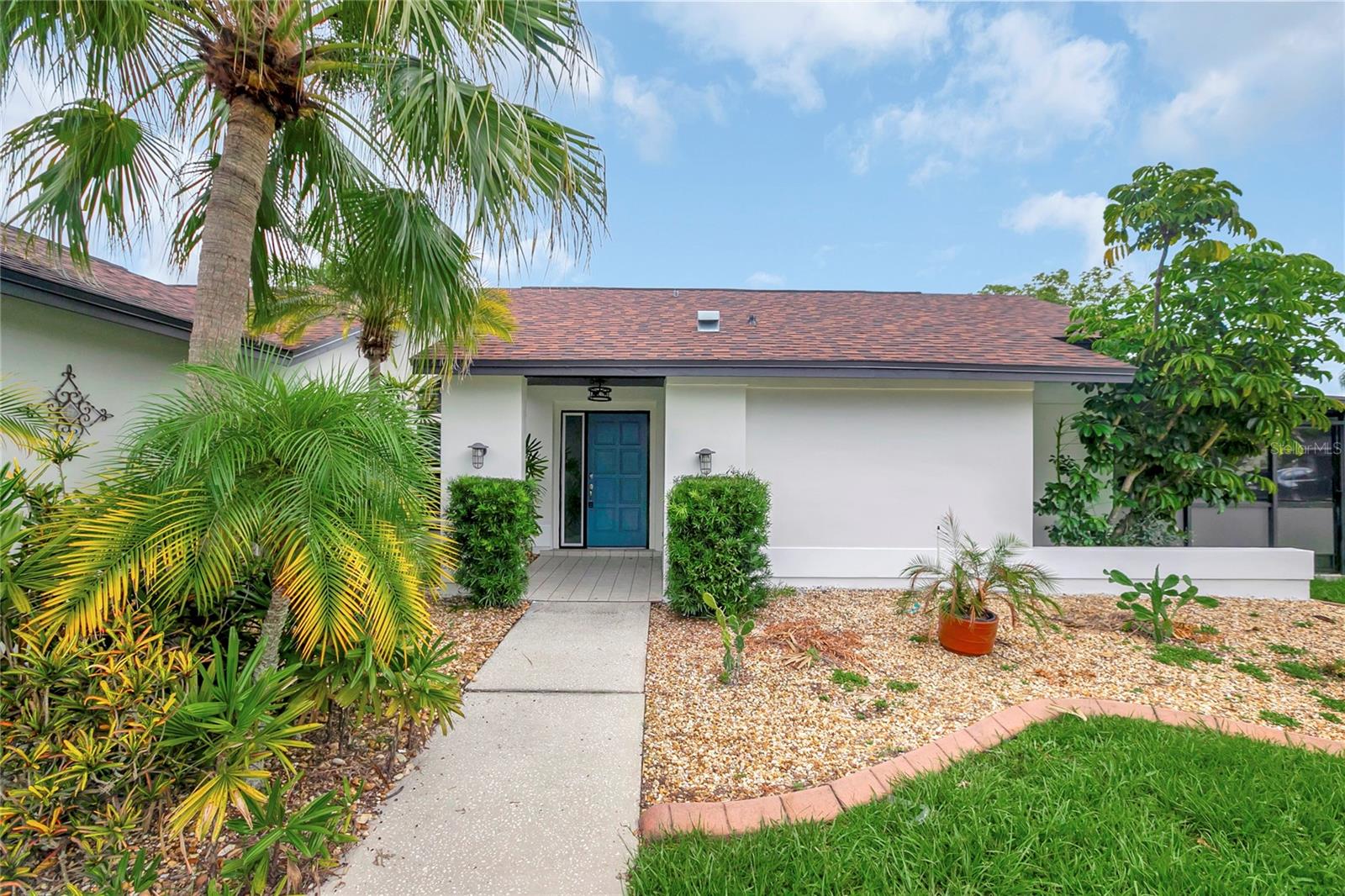 Listing photo id 3 for 8635 Chadwick Drive