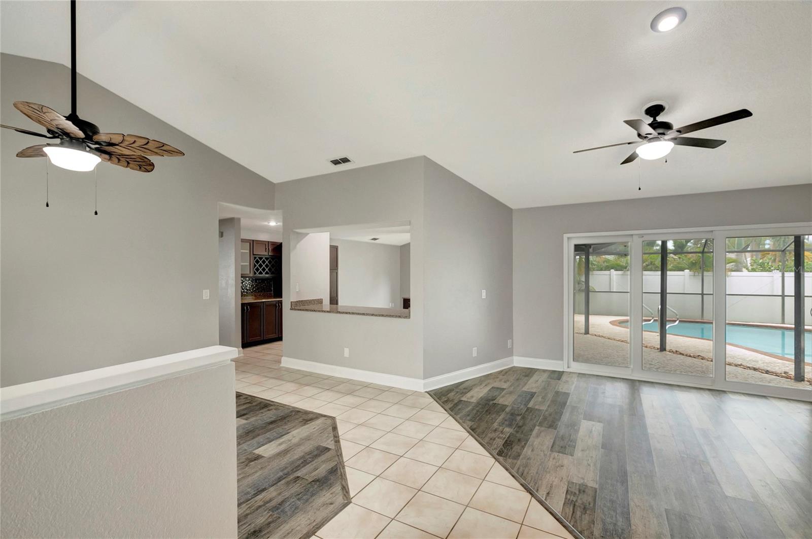 Listing photo id 4 for 8635 Chadwick Drive