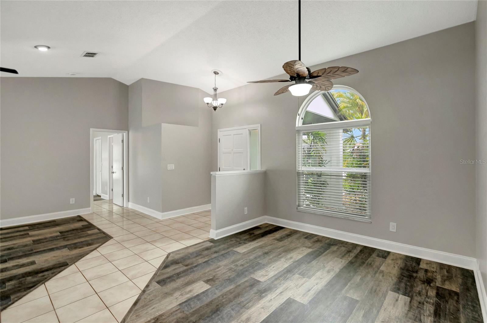 Listing photo id 6 for 8635 Chadwick Drive