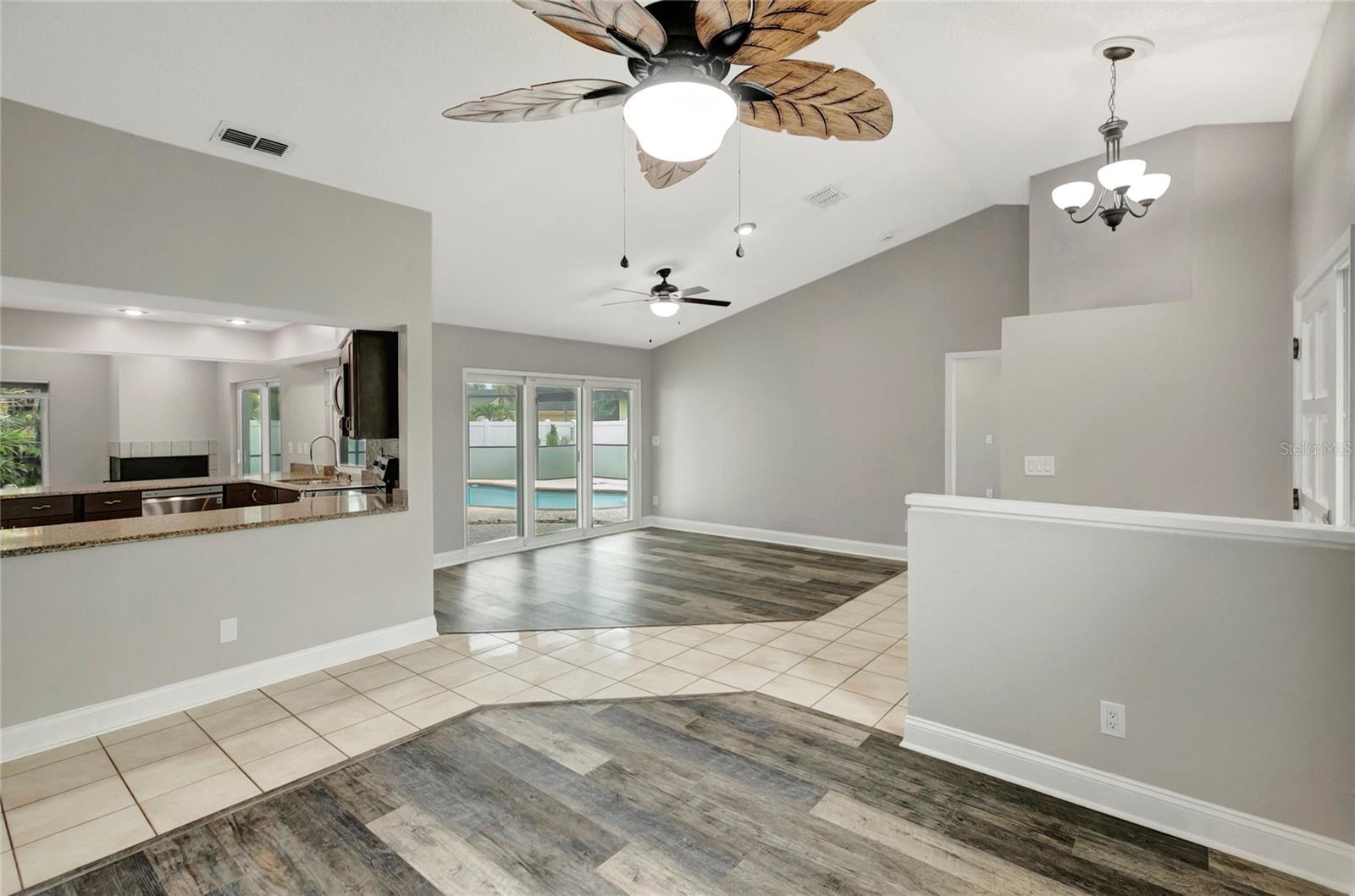 Listing photo id 7 for 8635 Chadwick Drive