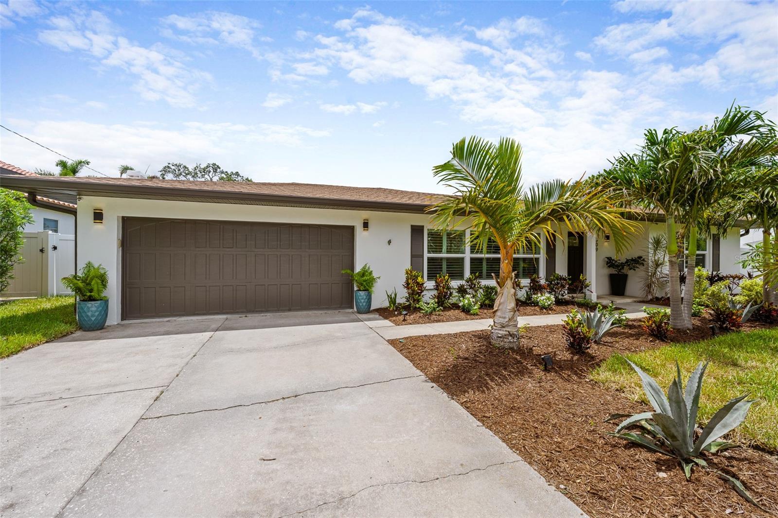 Image 3 of 43 For 309 Palmetto Lane