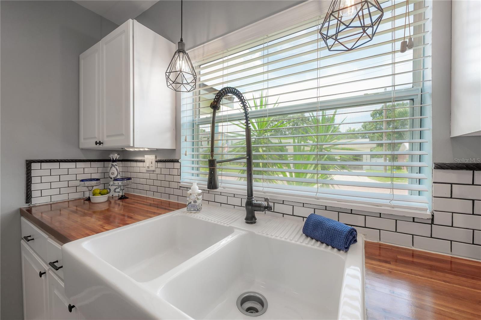 Image 10 of 58 For 811 Peninsular Street