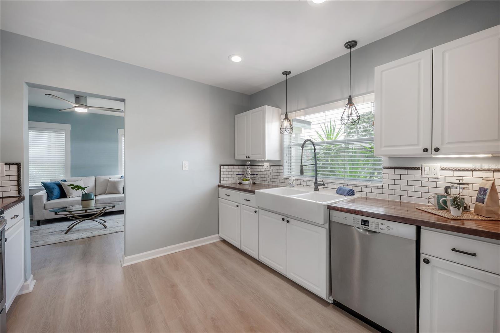 Image 11 of 58 For 811 Peninsular Street