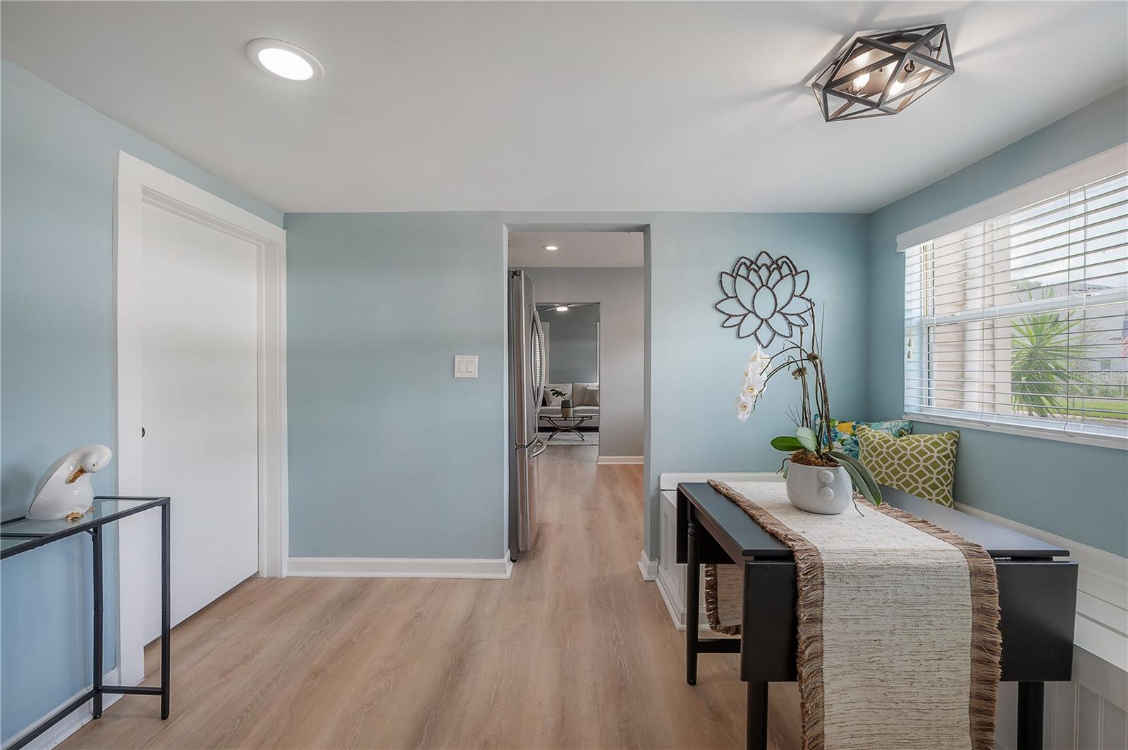 Image 15 of 58 For 811 Peninsular Street