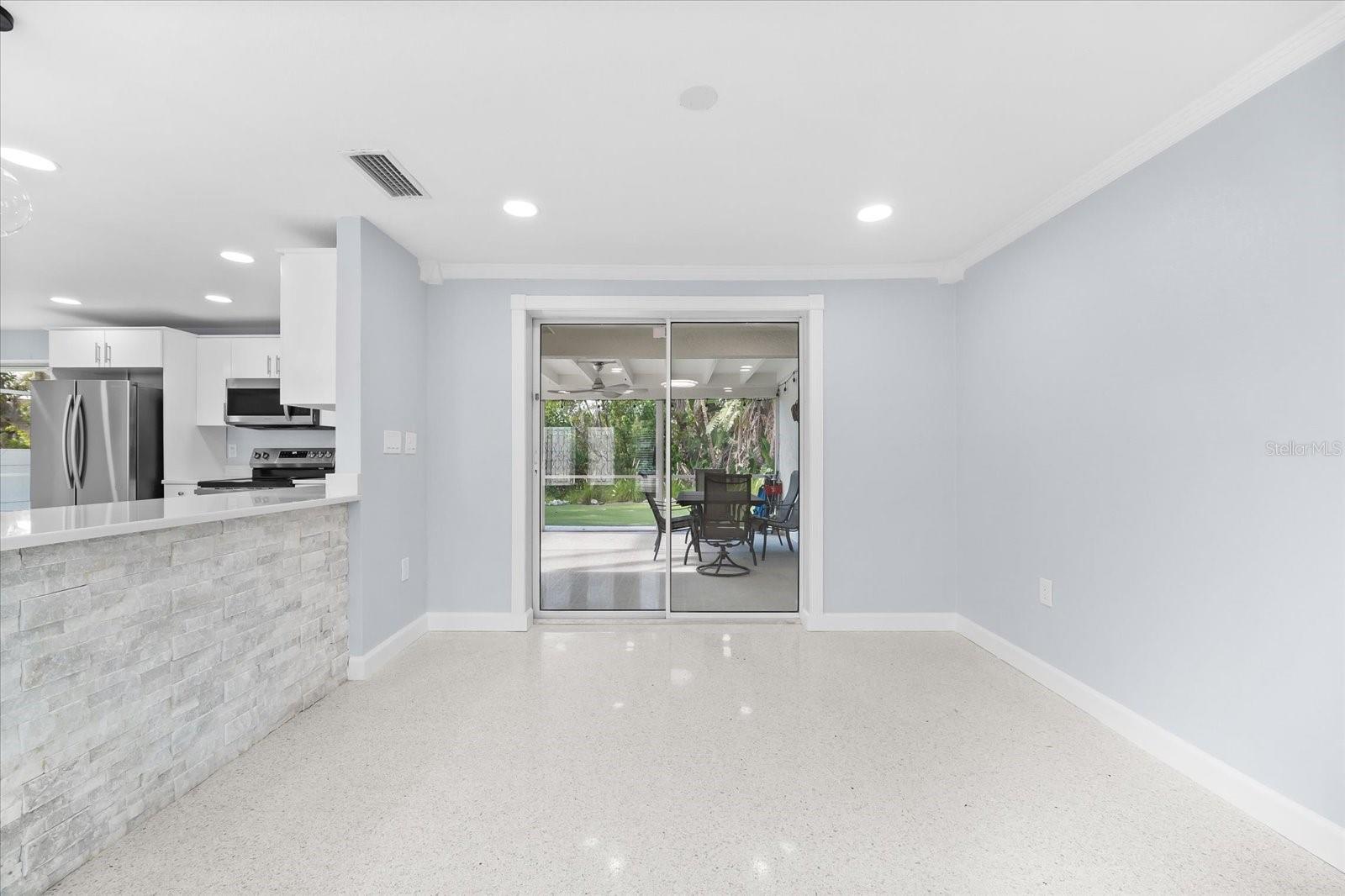 Image 12 of 70 For 501 De Narvaez Drive