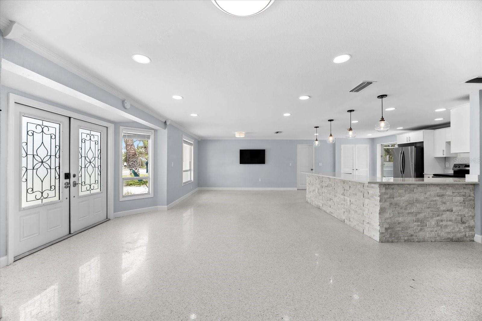 Image 5 of 70 For 501 De Narvaez Drive