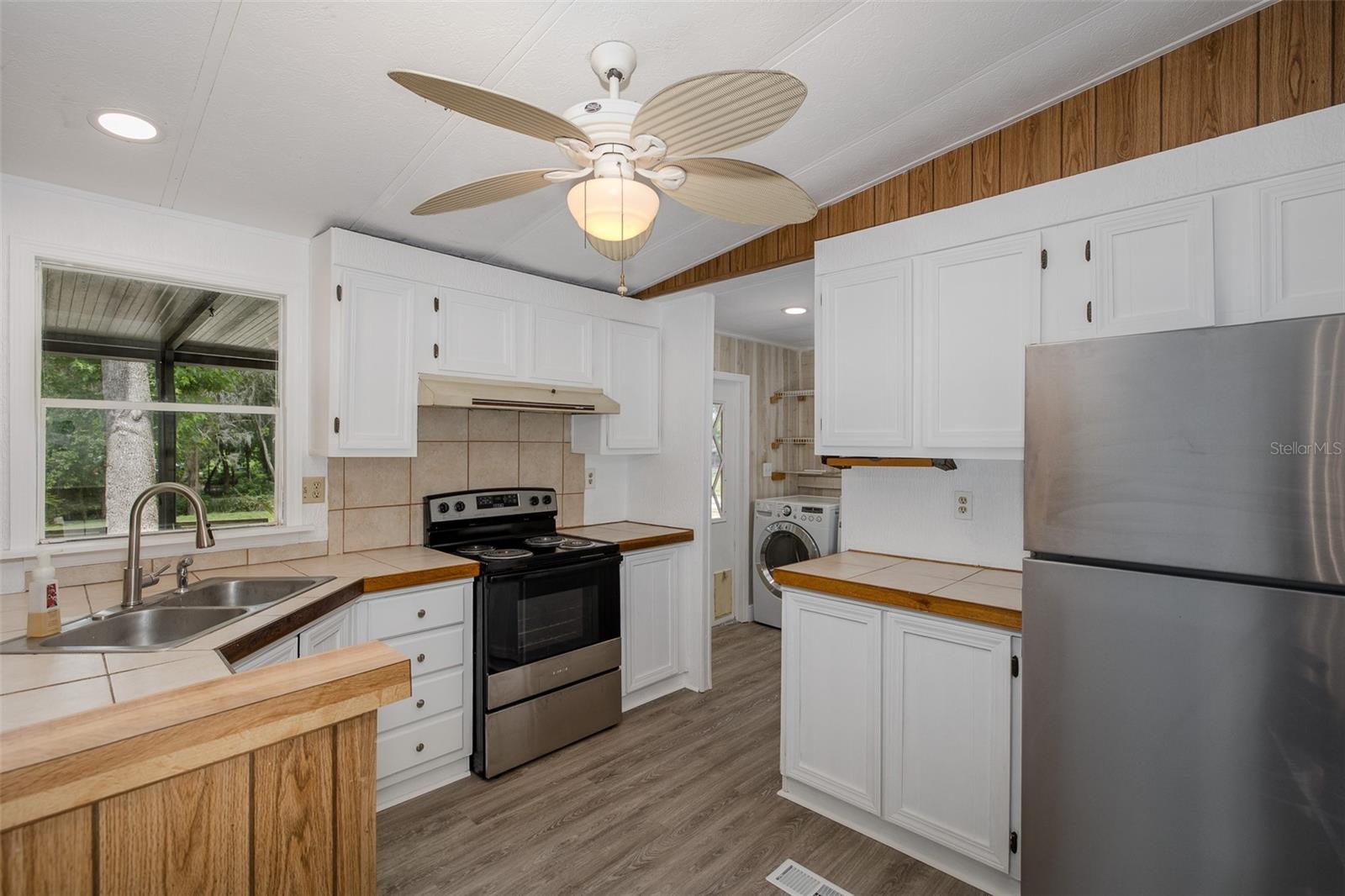 Image 14 of 40 For 12823 Litewood Drive