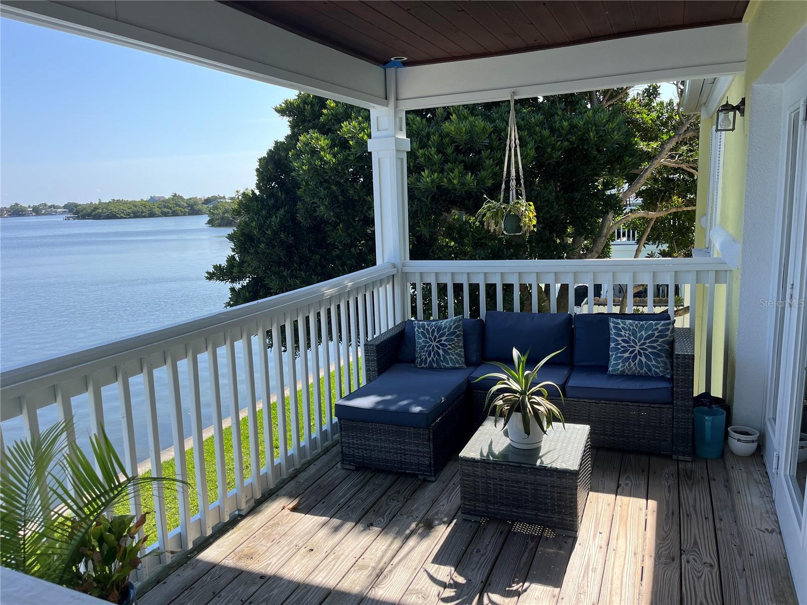 Image 12 of 16 For 205 Pompano Drive Se D