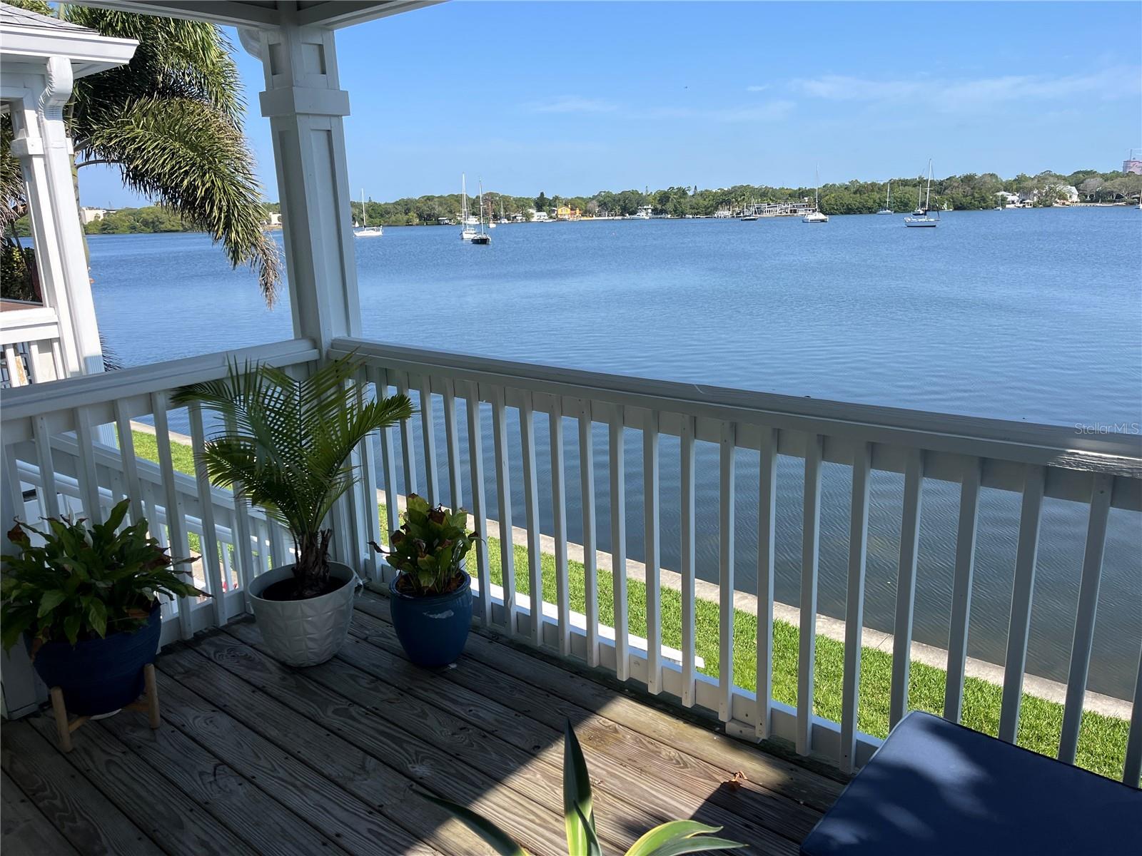 Image 14 of 16 For 205 Pompano Drive Se D