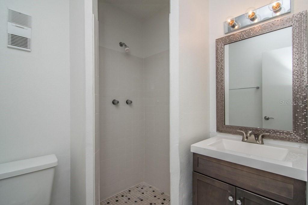 Image 7 of 16 For 205 Pompano Drive Se D