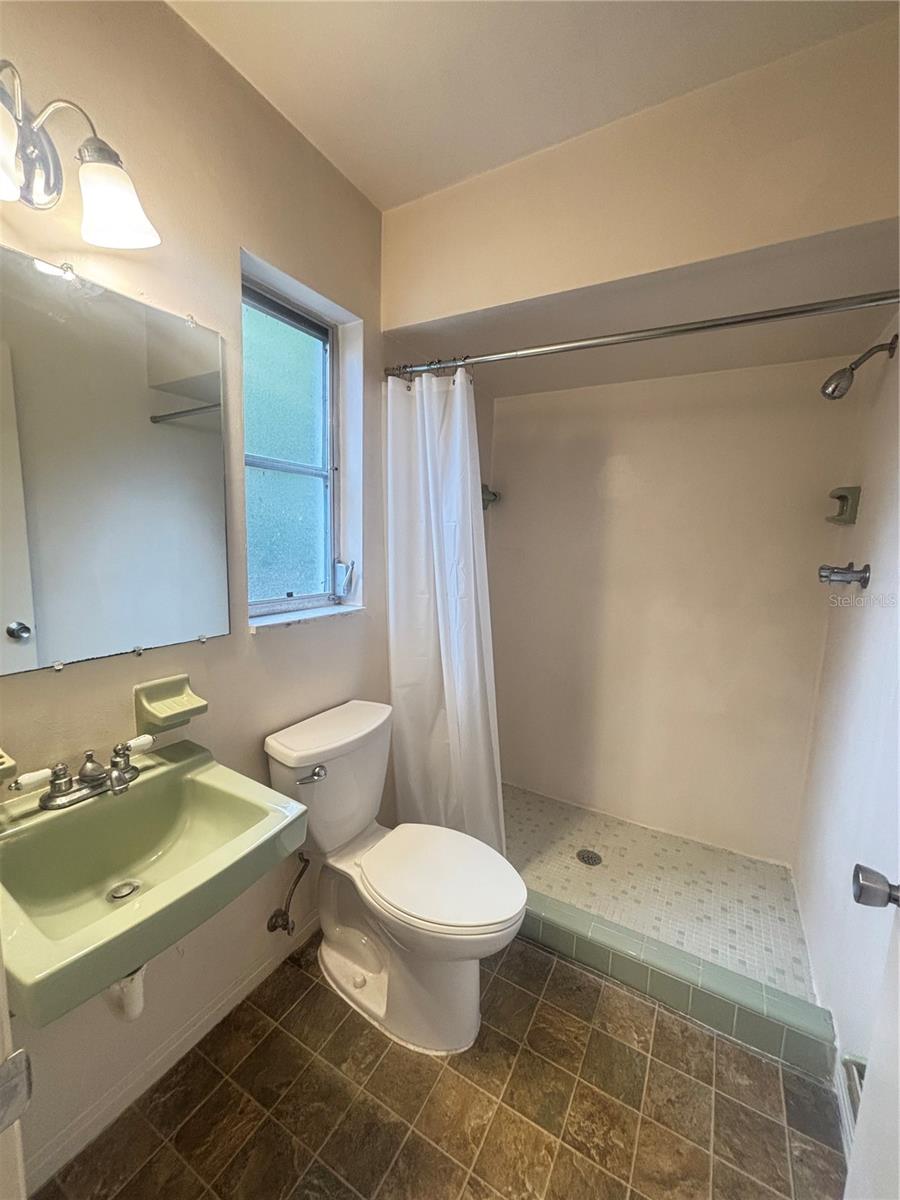 Image 18 of 25 For 2785 Pinehurst Avenue