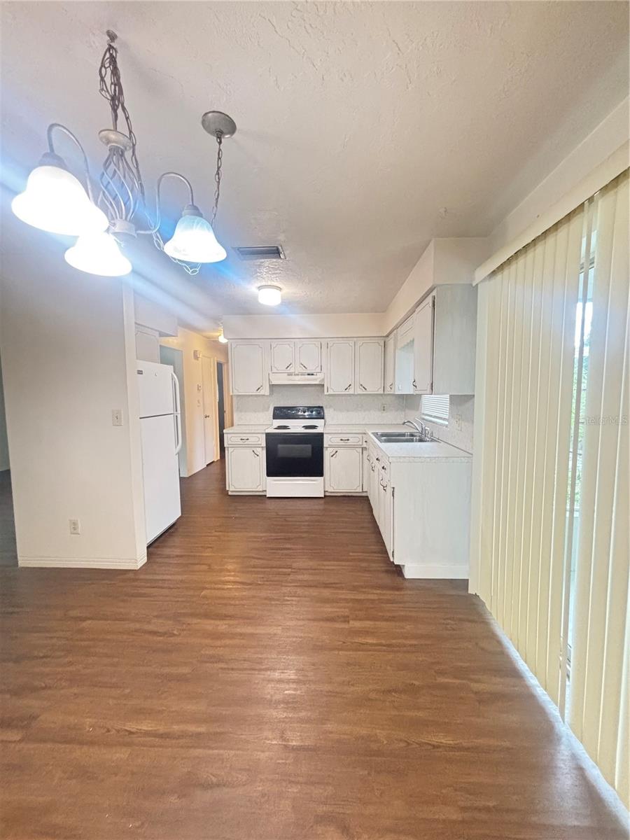 Image 8 of 25 For 2785 Pinehurst Avenue
