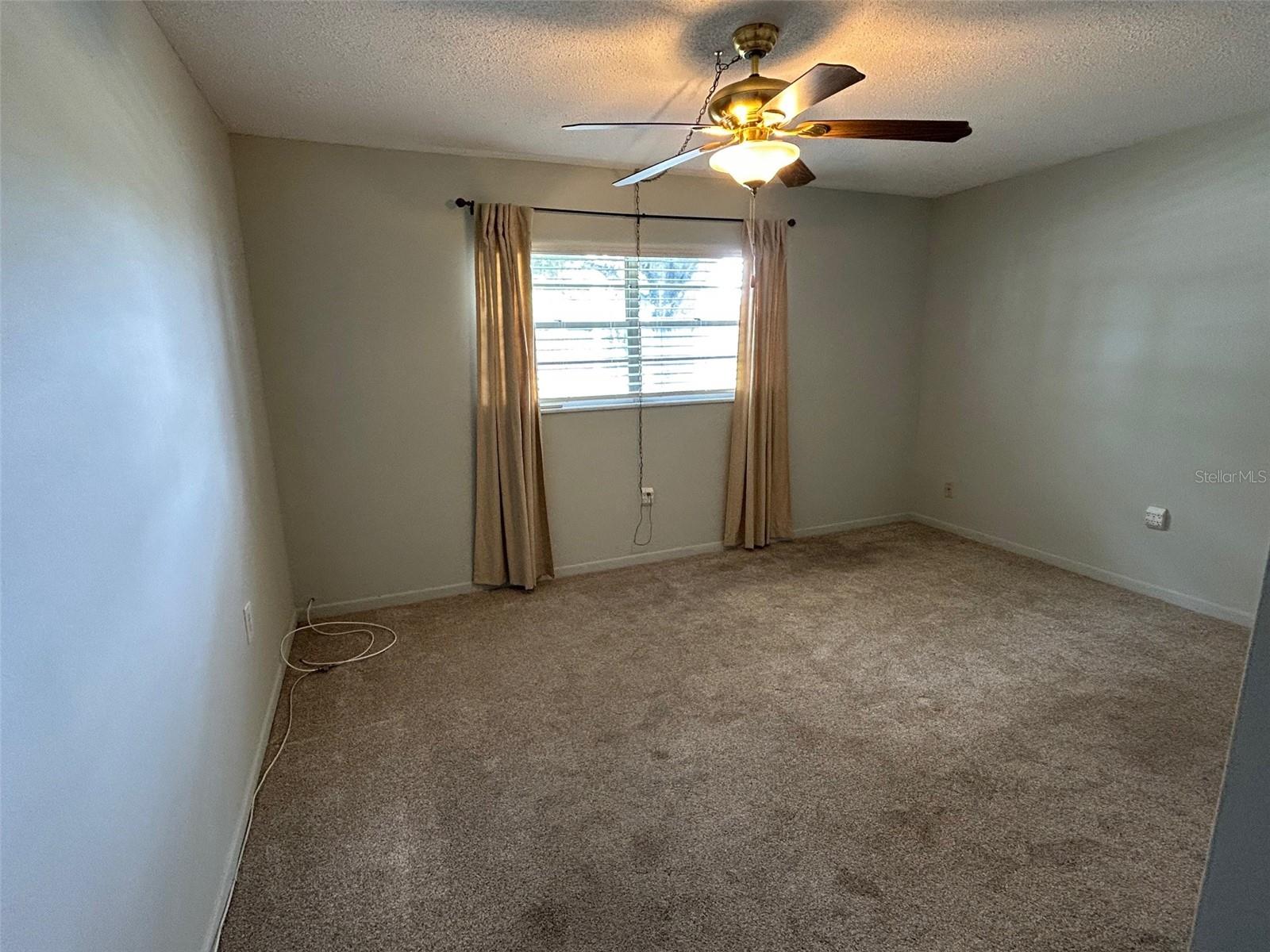 Listing photo id 10 for 10116 Tulip Street N 10116
