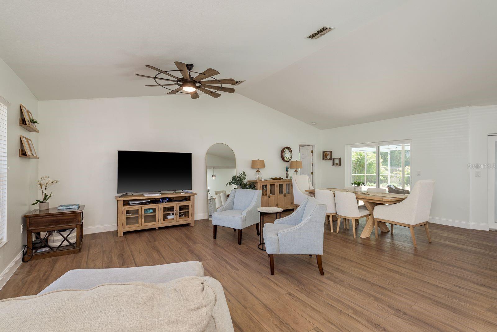 Image 4 of 28 For 2800 Resnik Circle W