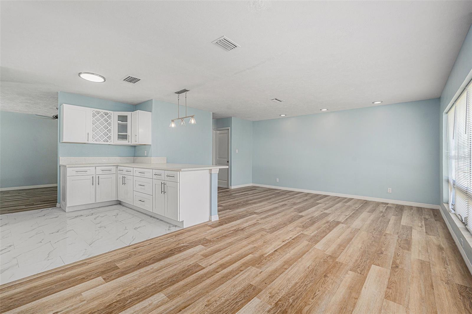Image 11 of 26 For 801 Lamont Place