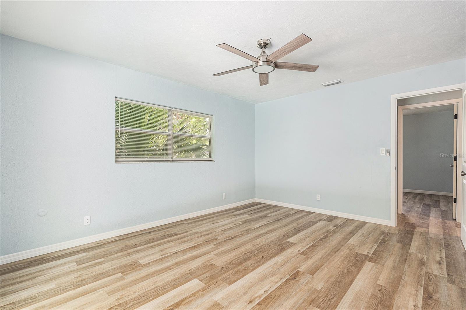 Image 15 of 26 For 801 Lamont Place