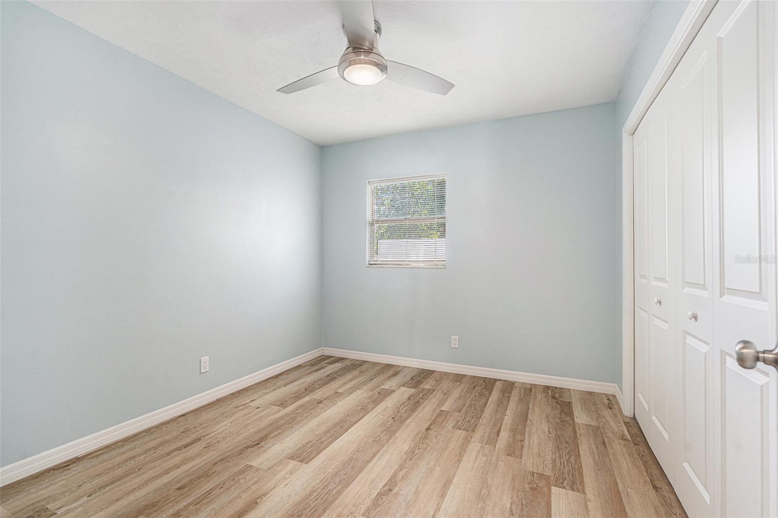 Image 19 of 26 For 801 Lamont Place