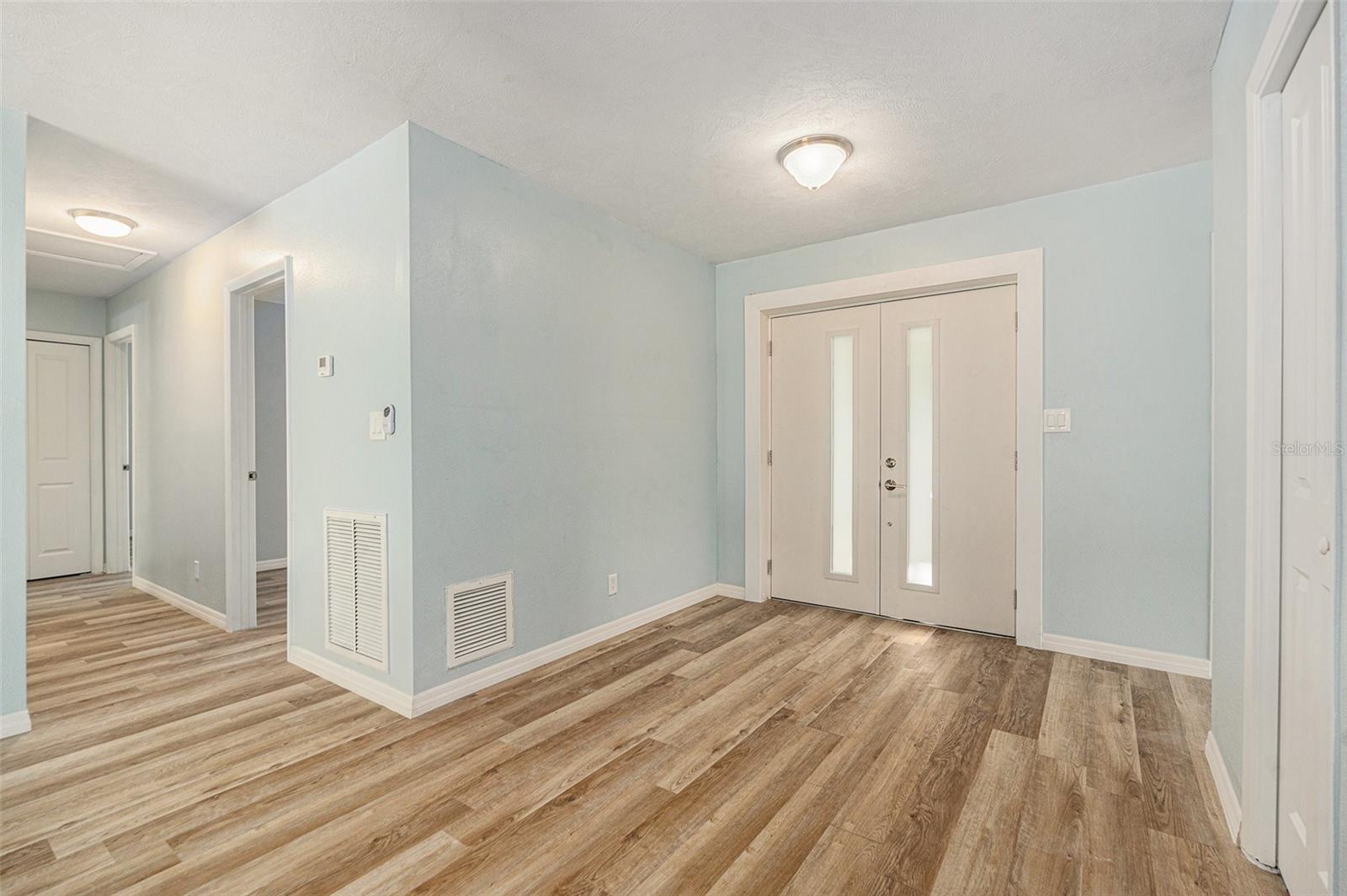 Image 4 of 26 For 801 Lamont Place