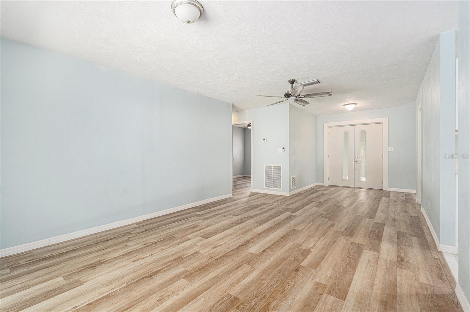 Image 5 of 26 For 801 Lamont Place