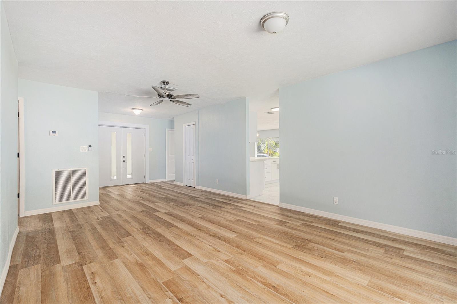 Image 6 of 26 For 801 Lamont Place