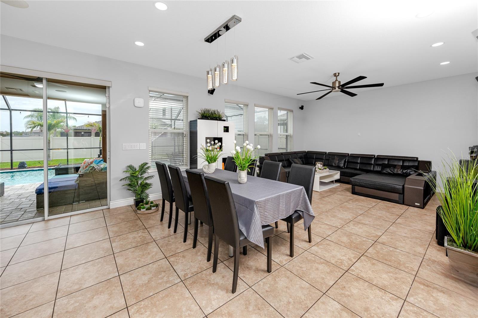 Listing photo id 11 for 1601 Fox Grape Loop