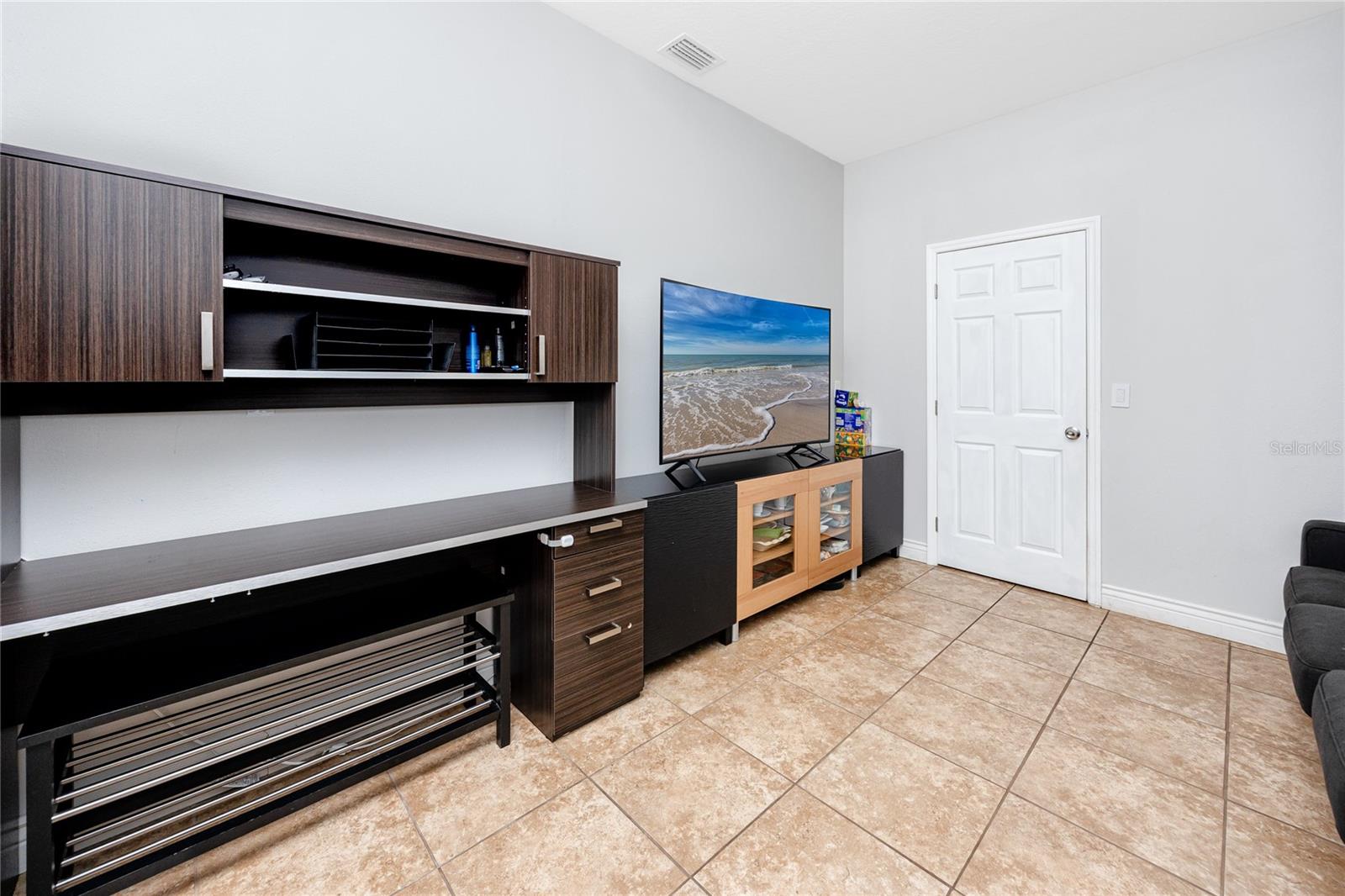 Listing photo id 16 for 1601 Fox Grape Loop
