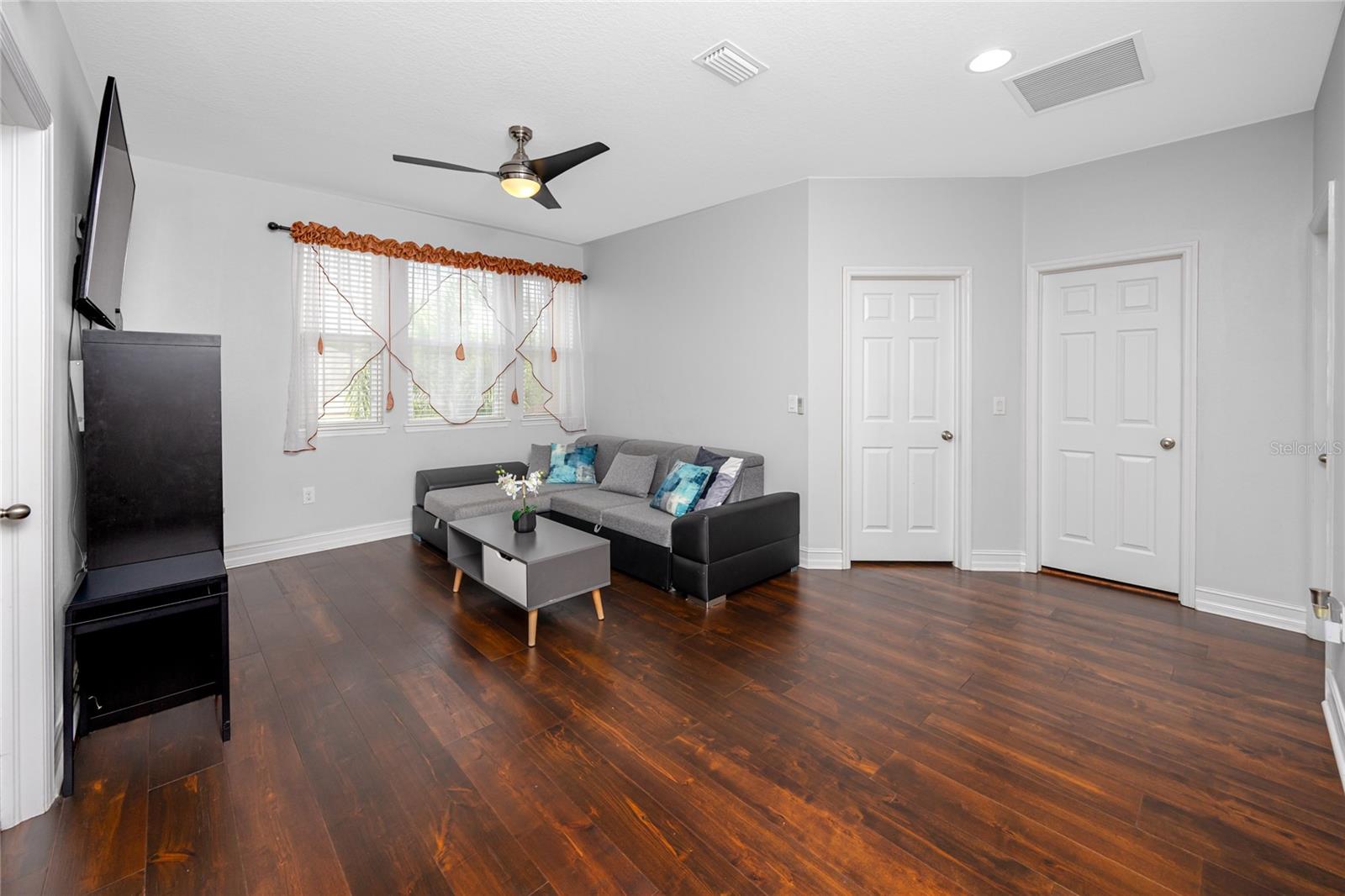 Listing photo id 20 for 1601 Fox Grape Loop