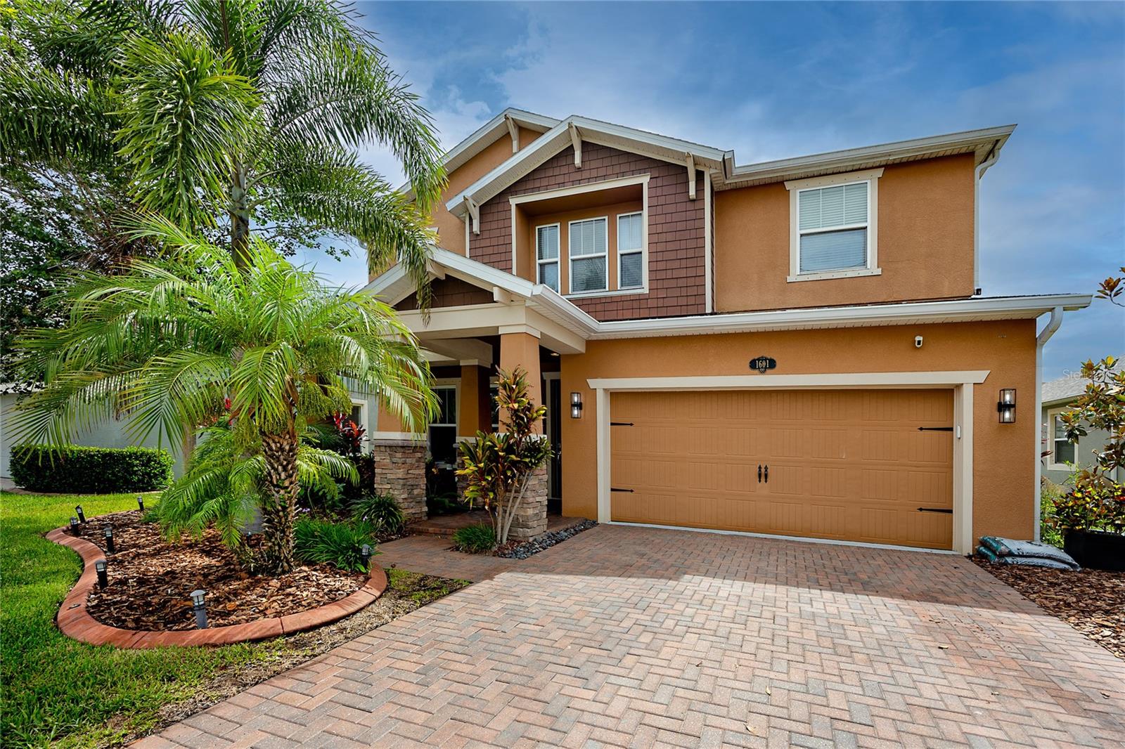 Listing photo id 1 for 1601 Fox Grape Loop