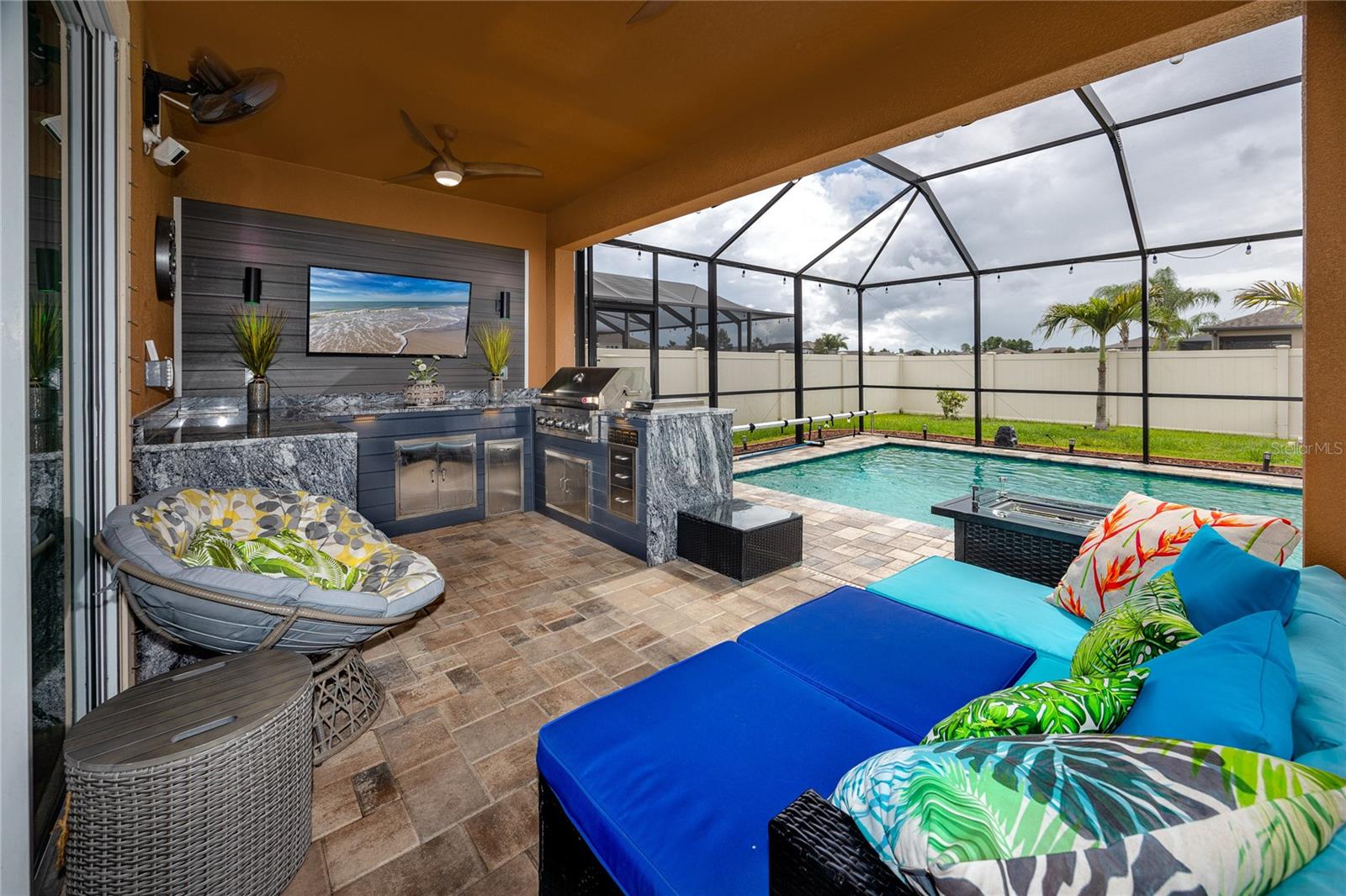 Listing photo id 37 for 1601 Fox Grape Loop