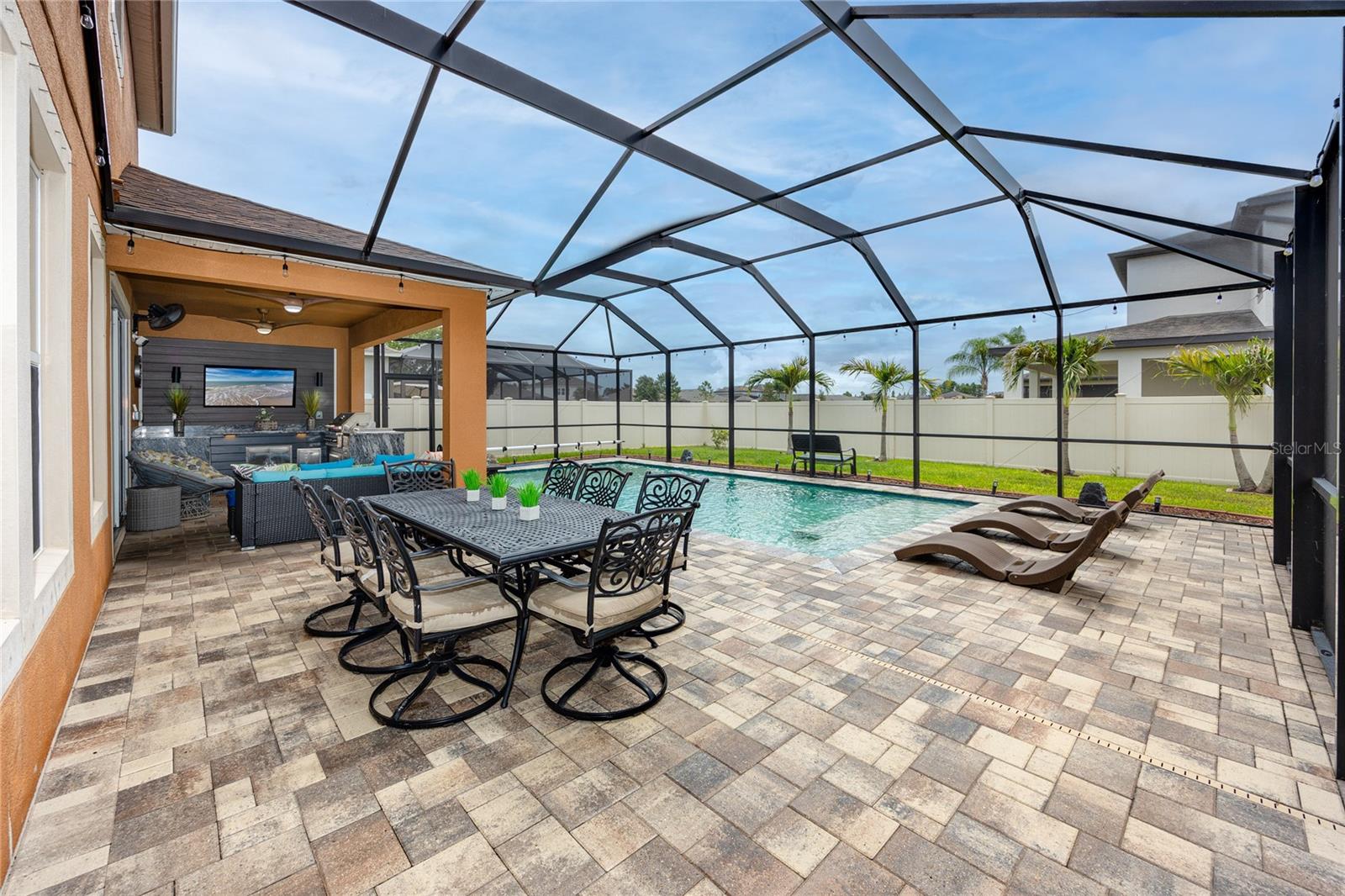 Listing photo id 41 for 1601 Fox Grape Loop