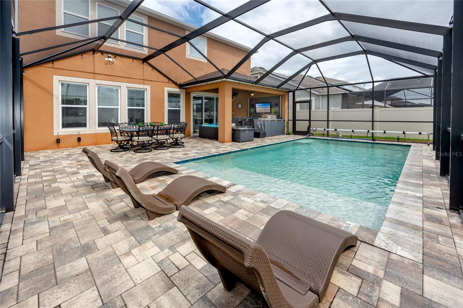 Listing photo id 42 for 1601 Fox Grape Loop